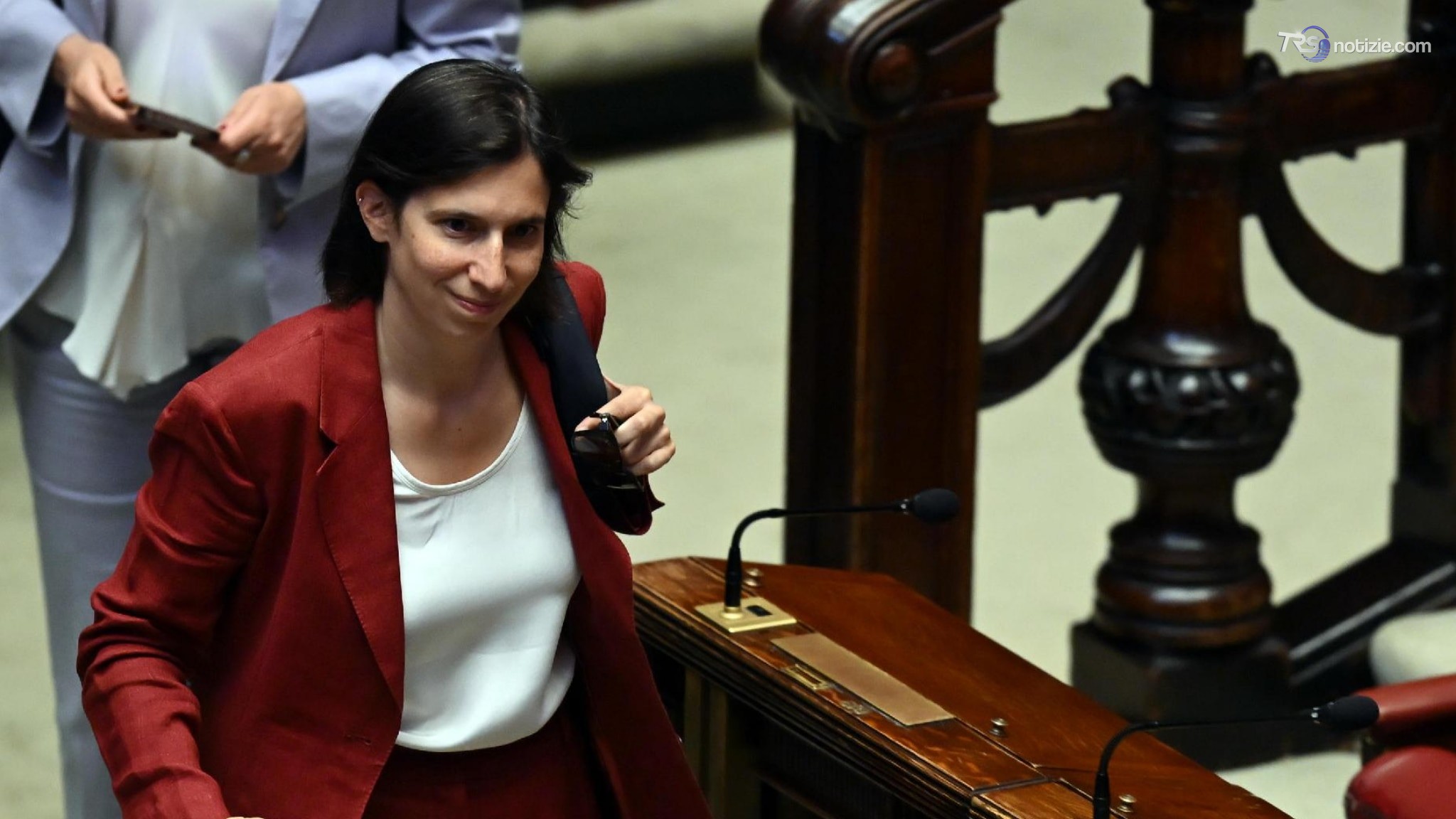 Domani scade il taglio delle accise, Schlein: "Il governo vari subito una tassa sugli extraprofitti"