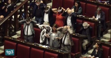 Il voto sul caso Delmastro si chiude in modo scenografico ma senza sorprese