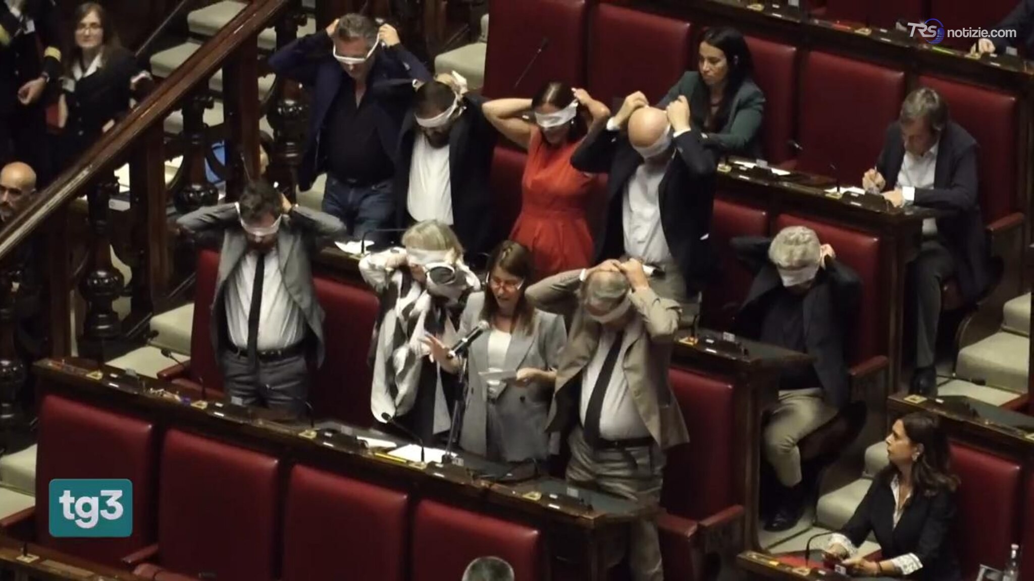 Il voto sul caso Delmastro si chiude in modo scenografico ma senza sorprese