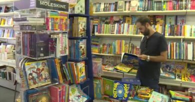 Letture sotto l'ombrellone, la rinvincita dei "libri-mattone"