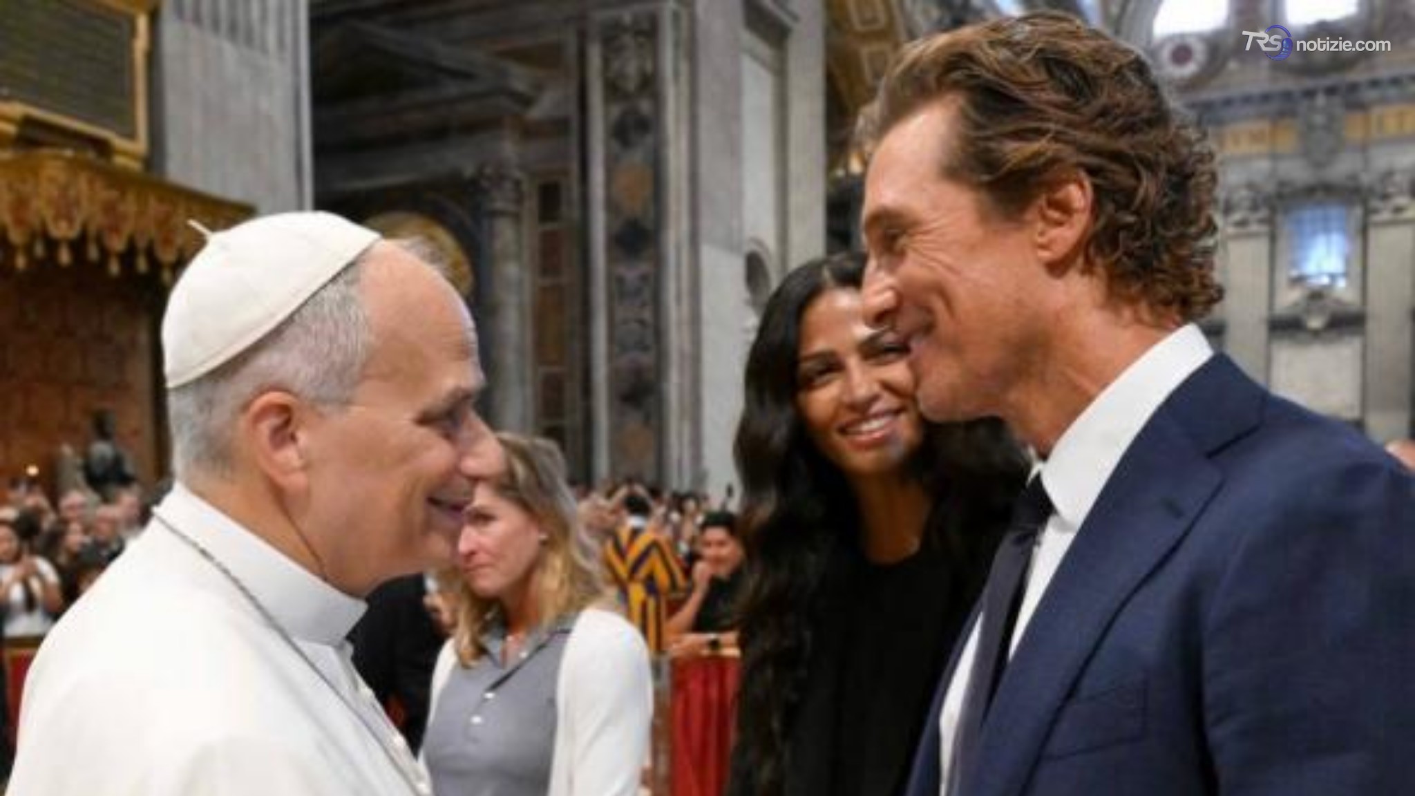 Matthew McConaughey dal Papa: stretta di mano, pacca sulla spalla: l’incontro in Vaticano