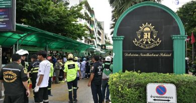 Bangkok: uccide nonni, poi spari a scuola
