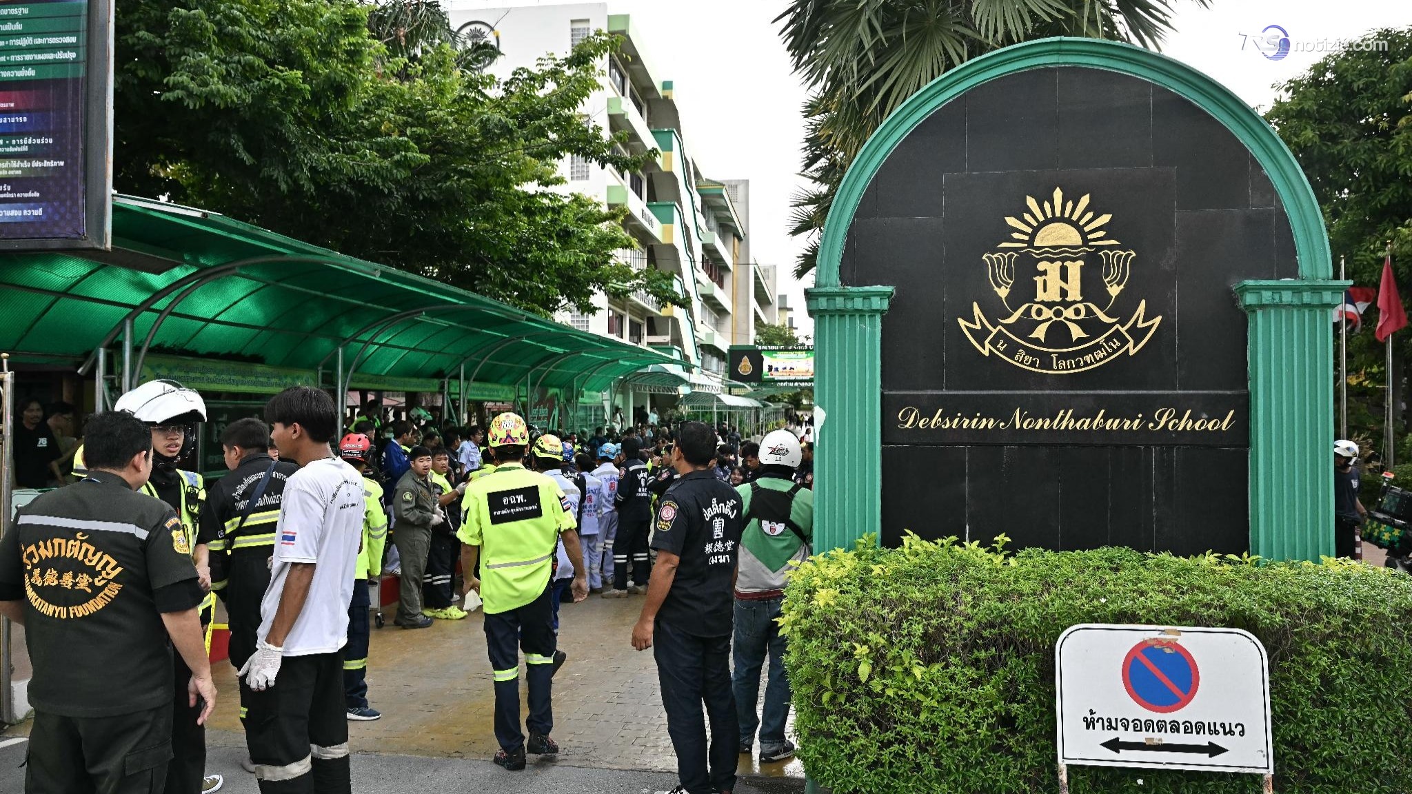 Bangkok: uccide nonni, poi spari a scuola