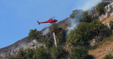Incendio a Rocca di Cambio, l'allarme del sindaco: "Situazione complicata"
