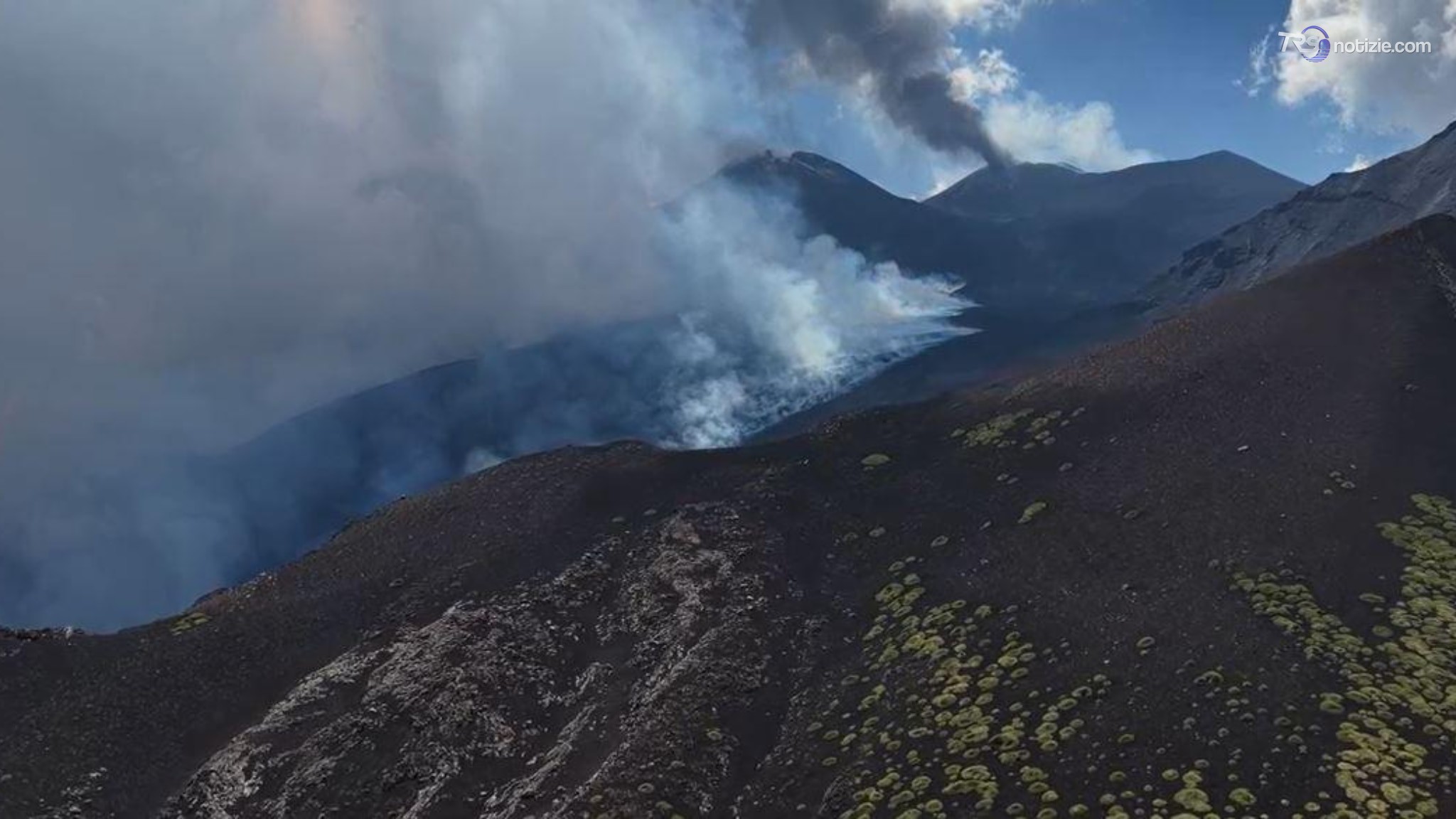 Etna, prolungata la chiusura degli spazi aerei