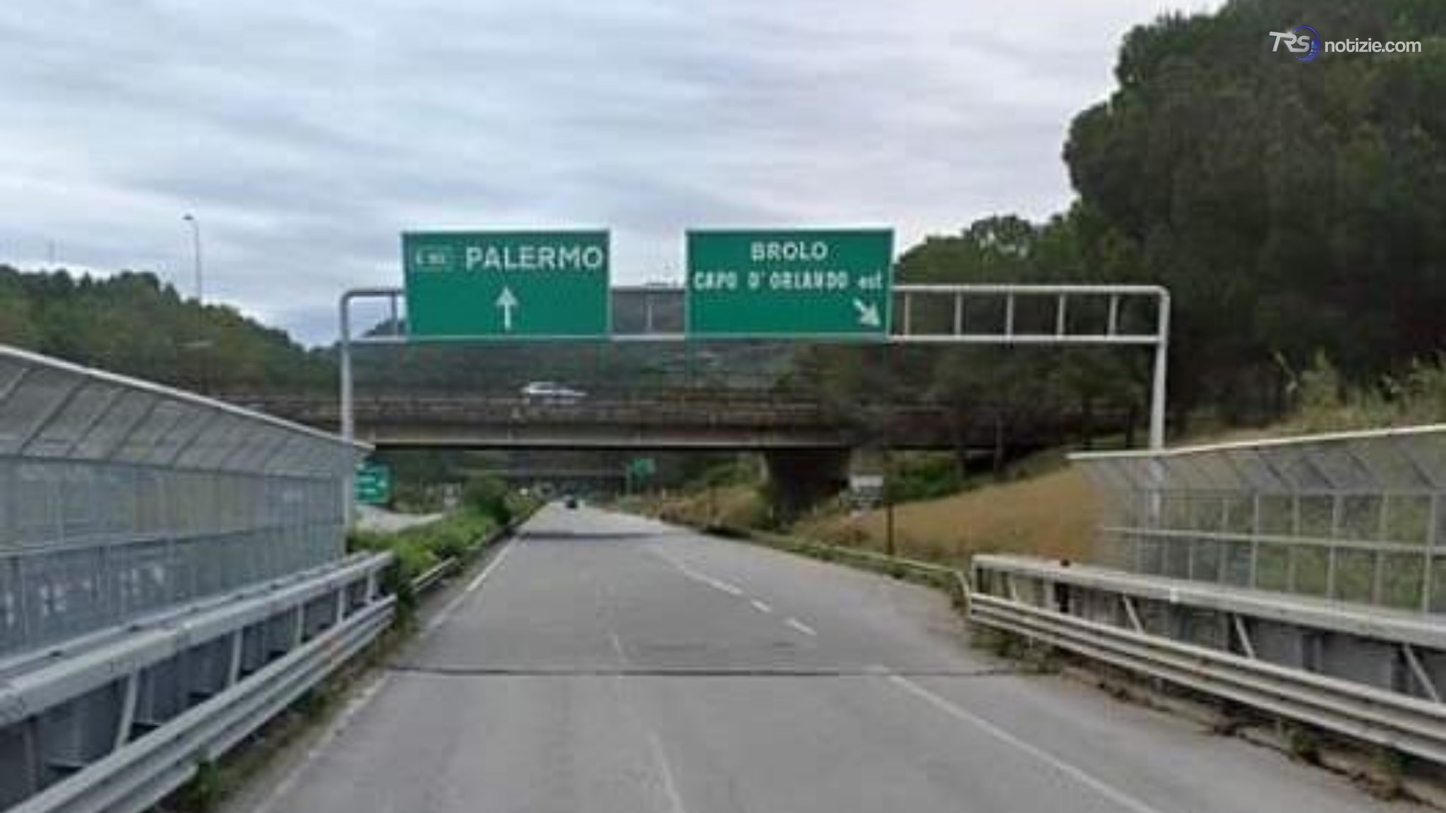 Autostrada Palermo-Messina, tir in fiamme: traffico bloccato fra Brolo e Patti