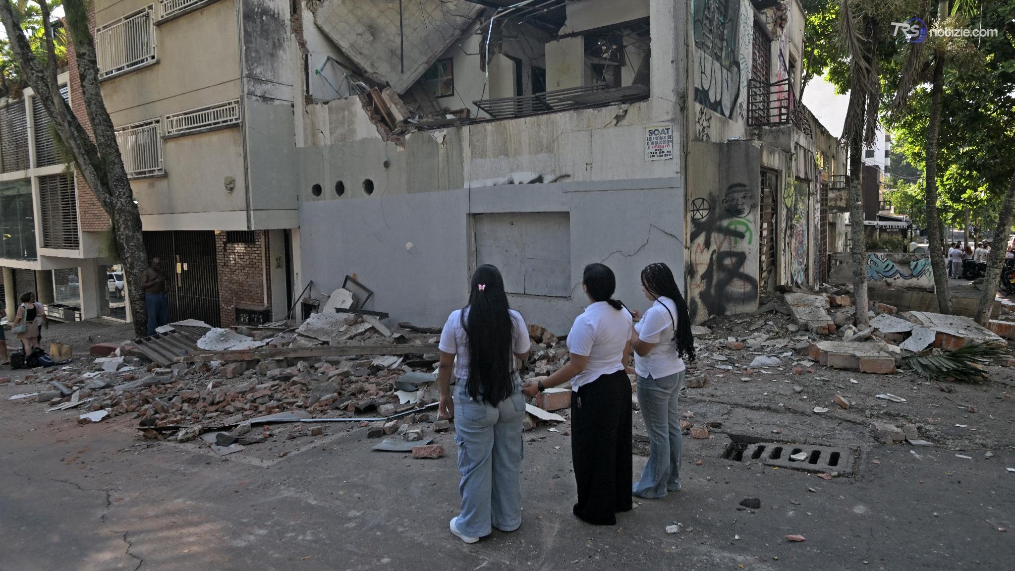Terremoto di magnitudo 7.4 in Colombia: morti e feriti. Bambini sotto le macerie