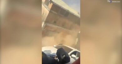 Sisma in Colombia, il palazzo collassa: il terrore e la fuga, i detriti, la polvere riempie l'aria