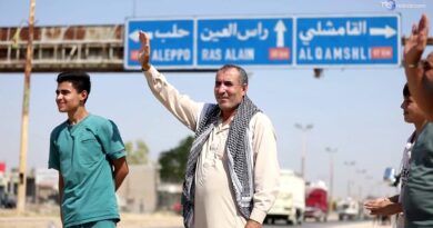 Centinaia di curdi sfollati da molti anni sono tornati a casa a Ras al Ain