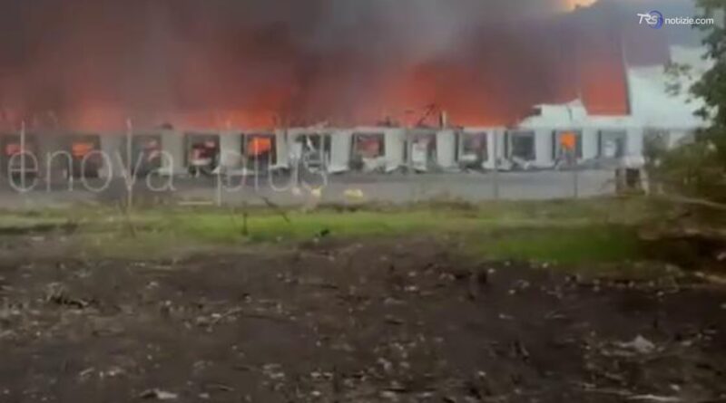 Media: in fiamme un centro logistico russo colpito da droni ucraini