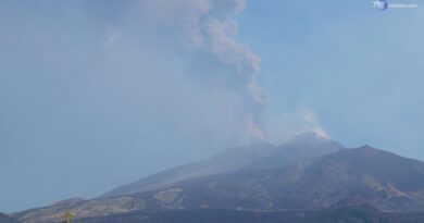 In Sicilia Etna in eruzione, caos nei voli