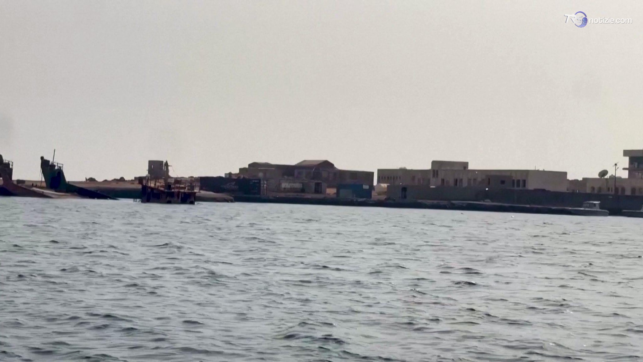 Usa sparano su nave nel Golfo di Oman