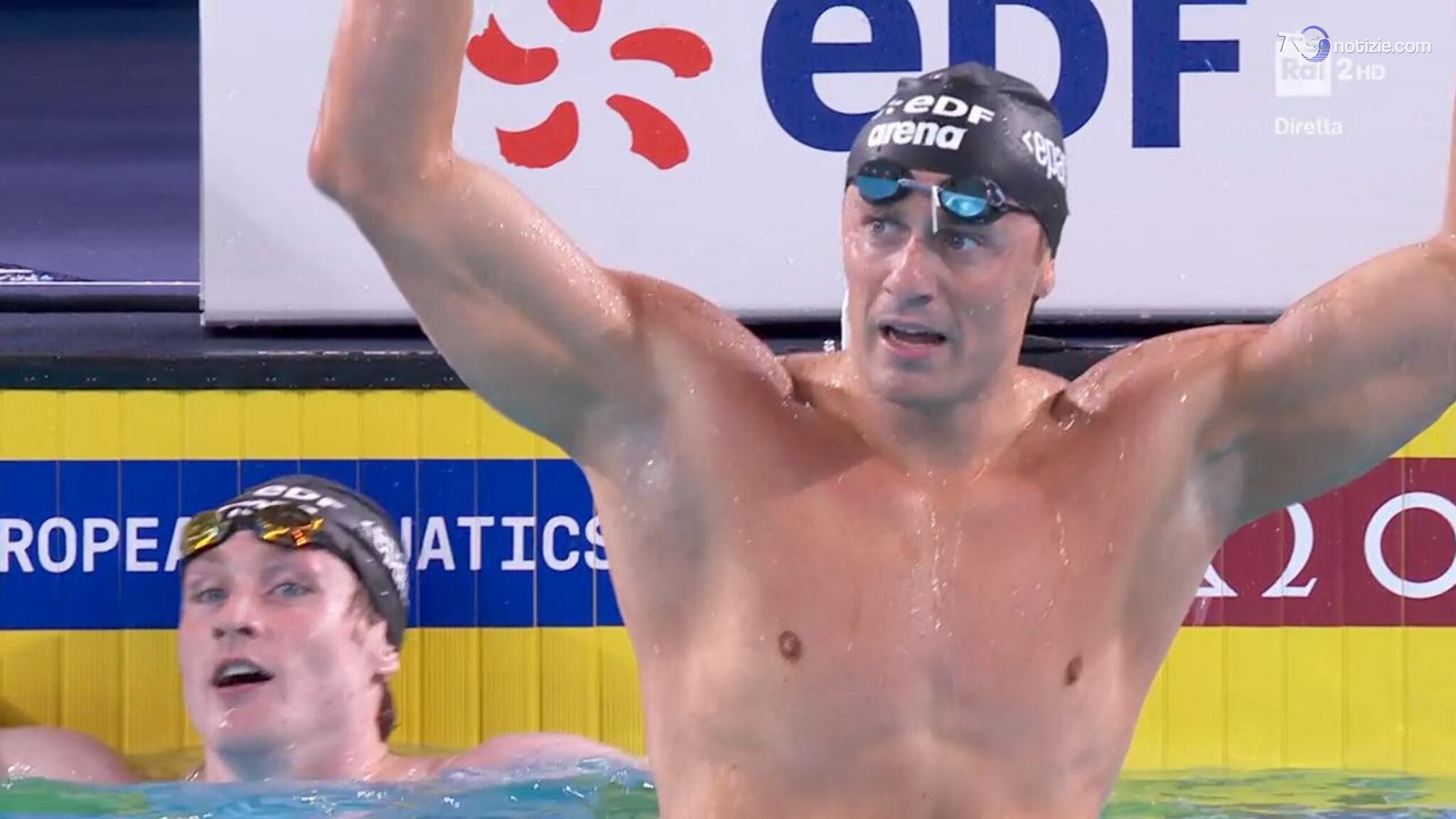 Nuoto, Martinenghi oro europeo 100 rana