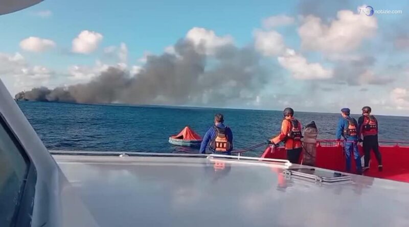 Emergenza nel mare di Bali: traghetto in fiamme con 114 persone a bordo, scatta l'evacuazione