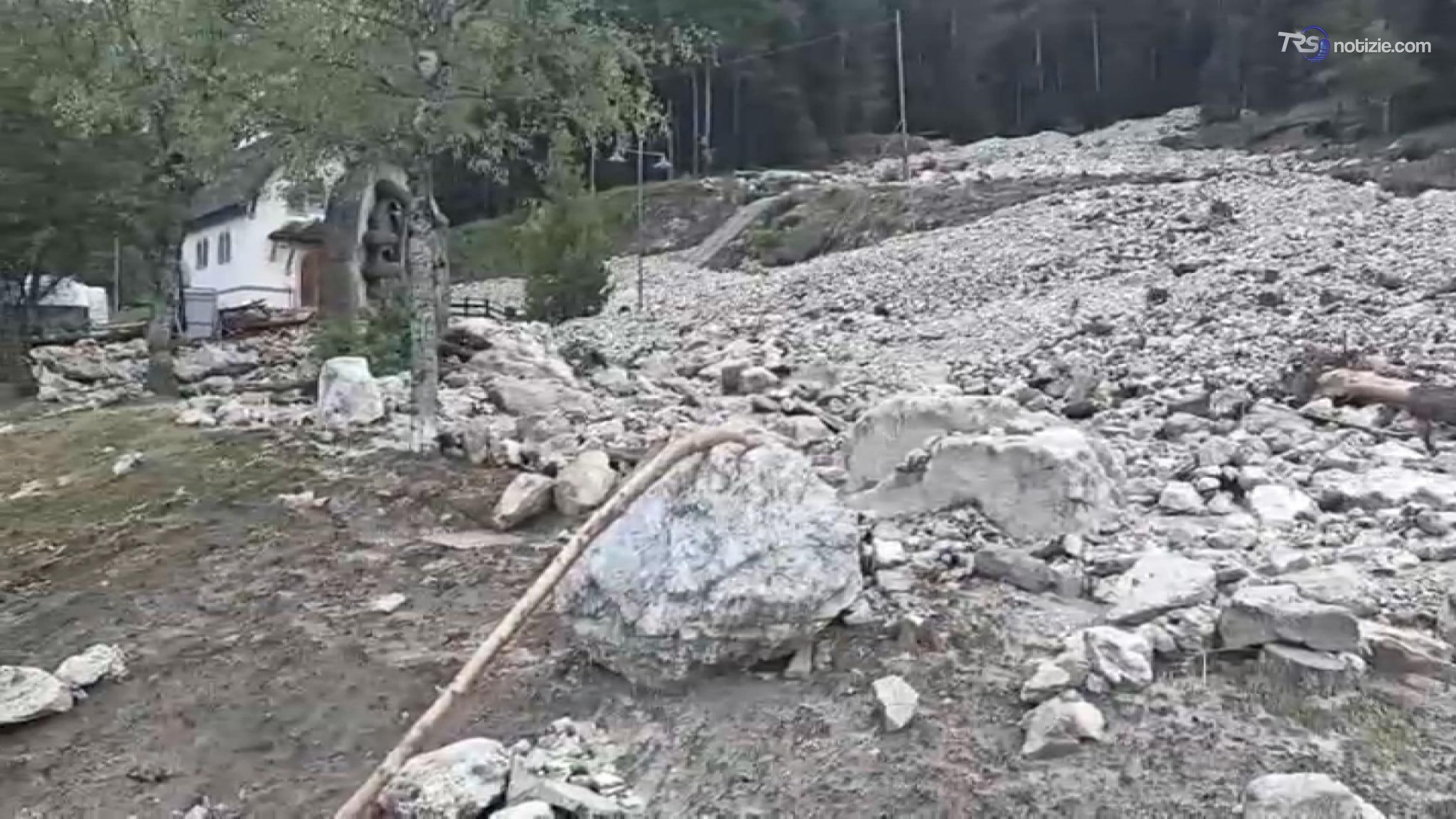 Maltempo in val di Fiemme, due frane nella valle di Stava. Chiusa la provinciale