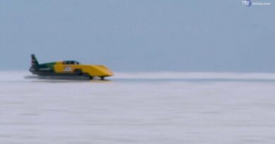 A 650 all'ora nel deserto dello Utah: nuovo record di velocità per un'auto a idrogeno