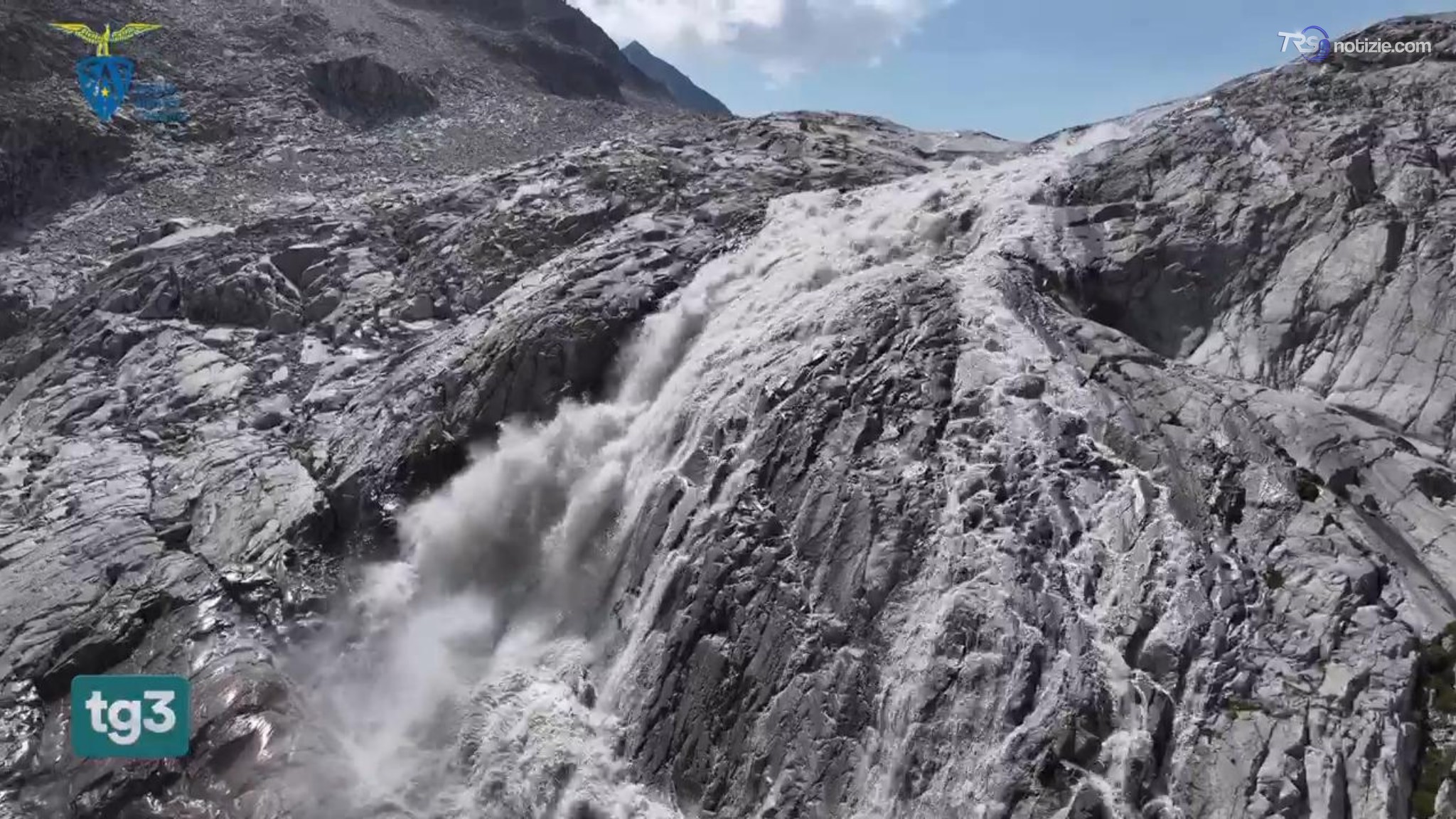Adamello, l'agonia del più grande ghiacciaio d'Italia