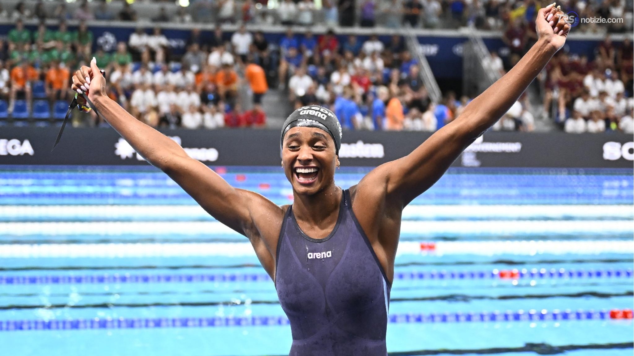 Nuoto, record mondiale di Sara Curtis