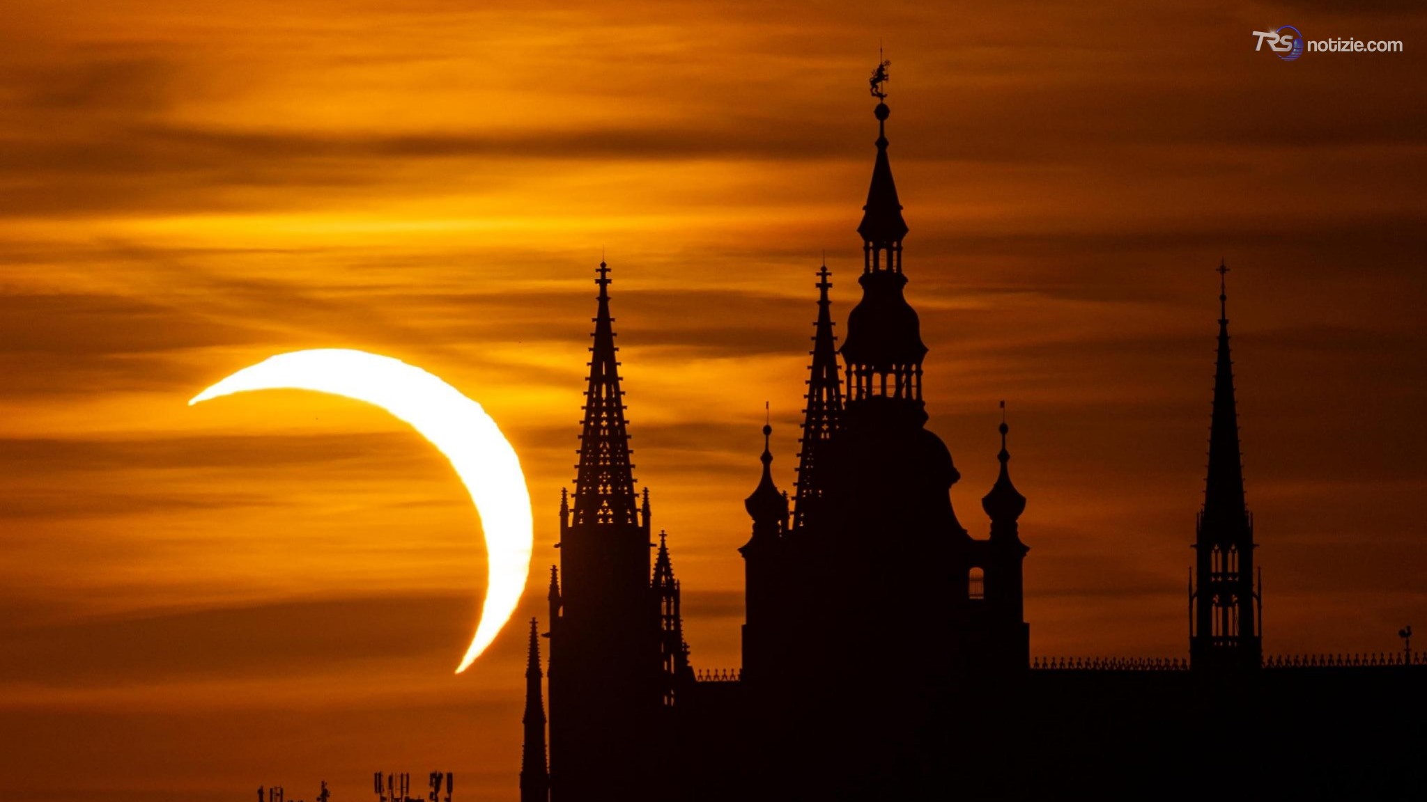 Lo spettacolo del cielo: gli scatti che raccontano la grande eclissi del 12 agosto