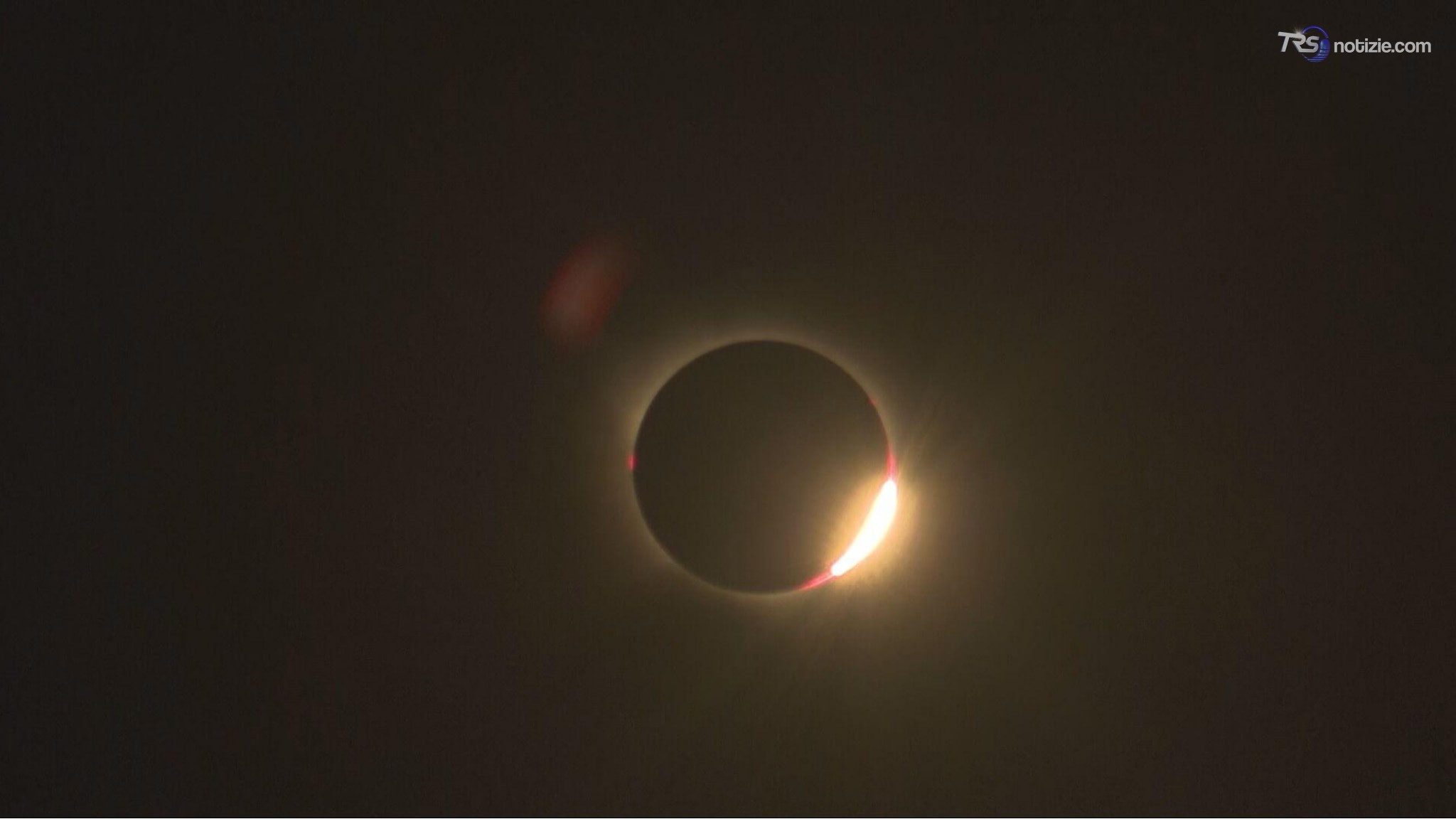 Spettacolo nei cieli: l'Europa riscopre la notte in pieno giorno
