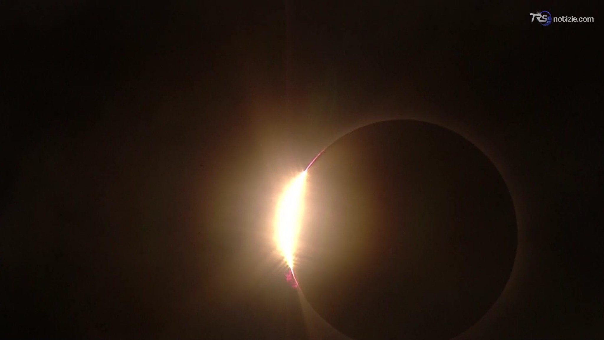 Due minuti di oscurità: la magia dell'eclissi totale in Islanda