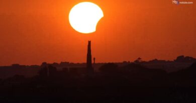 Eclissi di sole, la luna "morde" il disco solare sulla Fornace Penna