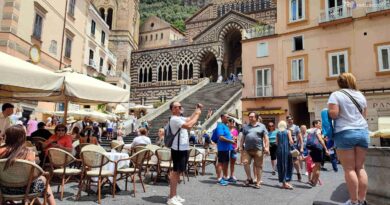 Turismo, ministero: “Anno da record, stranieri +5,1%”. Ma 2 italiani su 10 rateizzano le spese