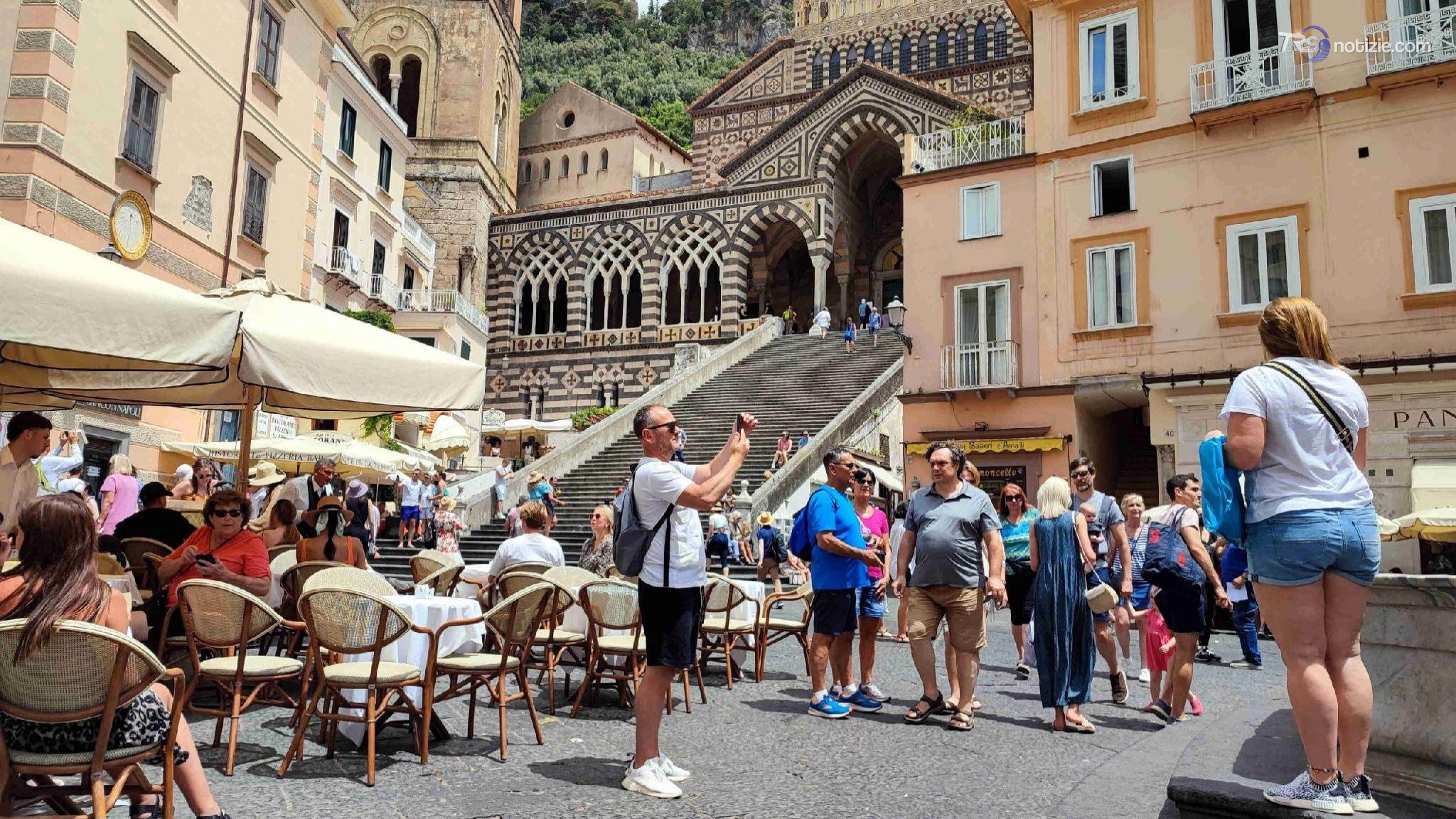 Turismo, ministero: “Anno da record, stranieri +5,1%”. Ma 2 italiani su 10 rateizzano le spese