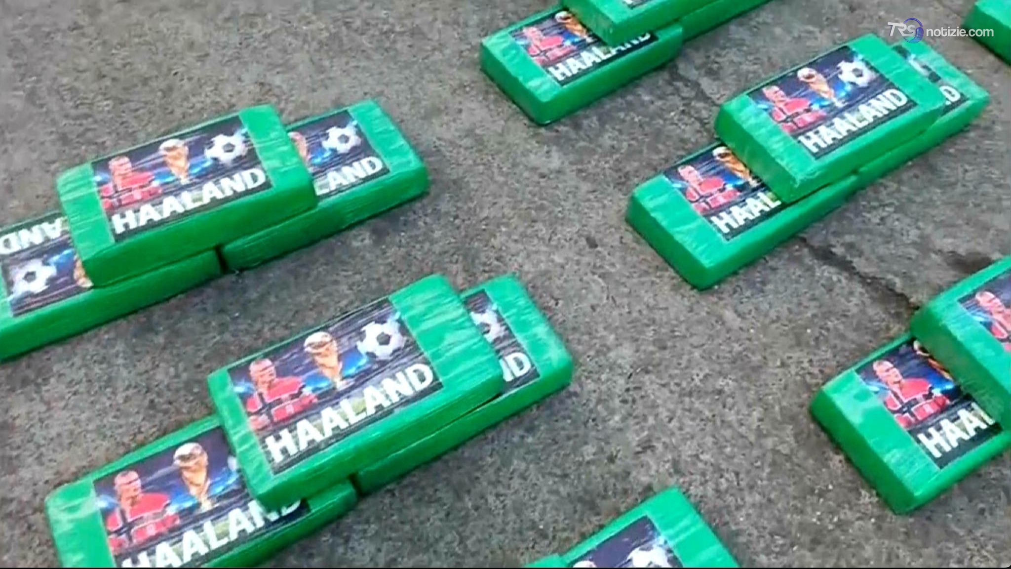 Il volto Erling Haaland sui pacchetti di cocaina contrabbandati da narcos tra Ecuador e Colombia