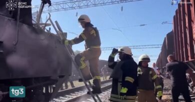 Ucraina: agguato russo su treno passeggeri. Pacifico, Putin visita le isole Curili: ira di Tokyo