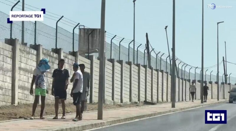 Migranti, tra i vicoli di Barrio di El Principe a Ceuta i minori prede facili della criminalità