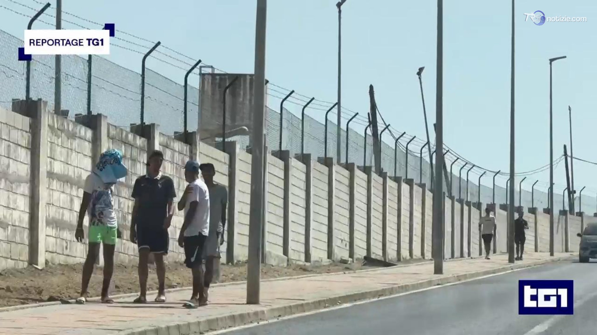 Migranti, tra i vicoli di Barrio di El Principe a Ceuta i minori prede facili della criminalità