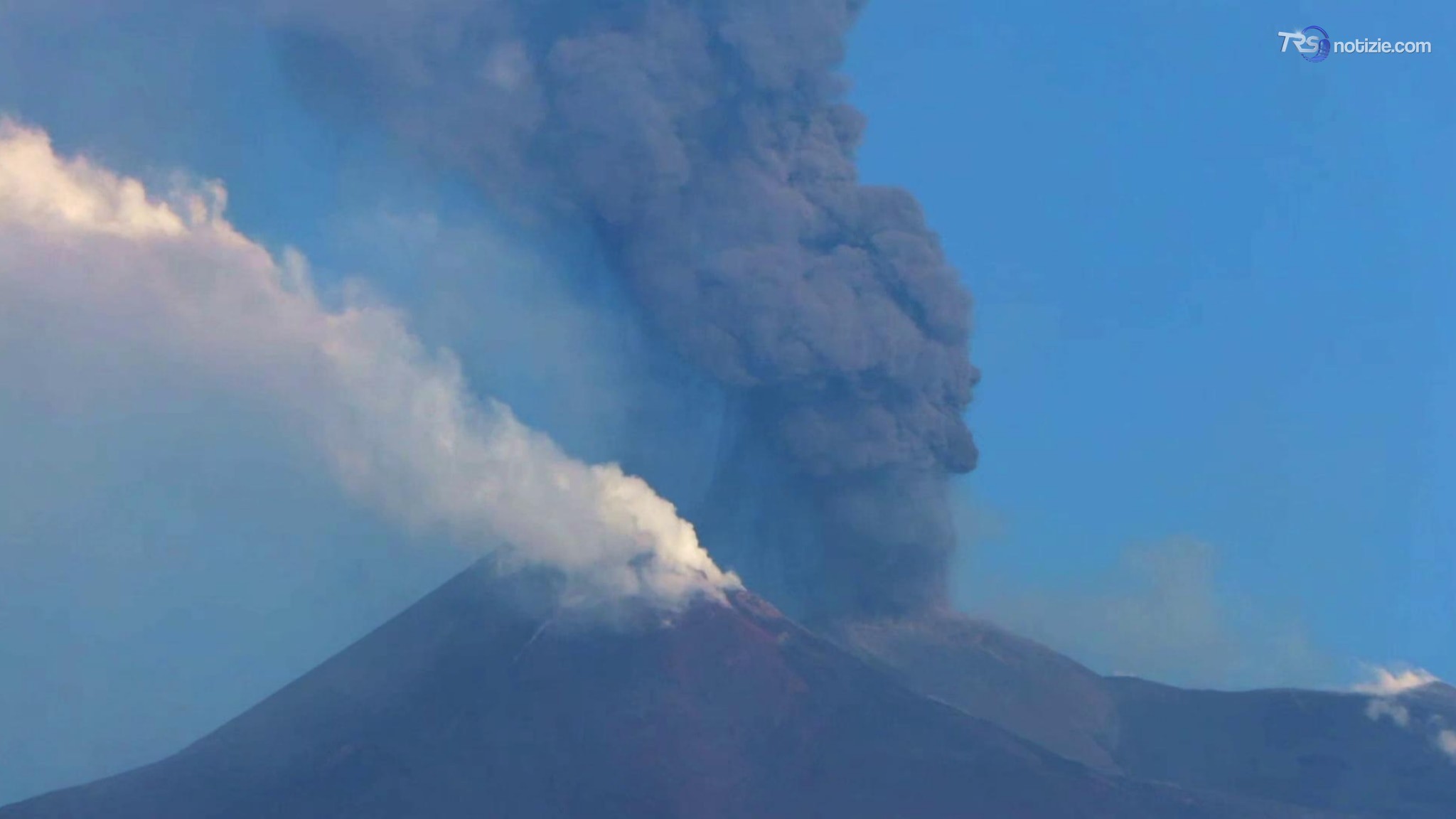 Catania, scende l'allerta per l'Etna