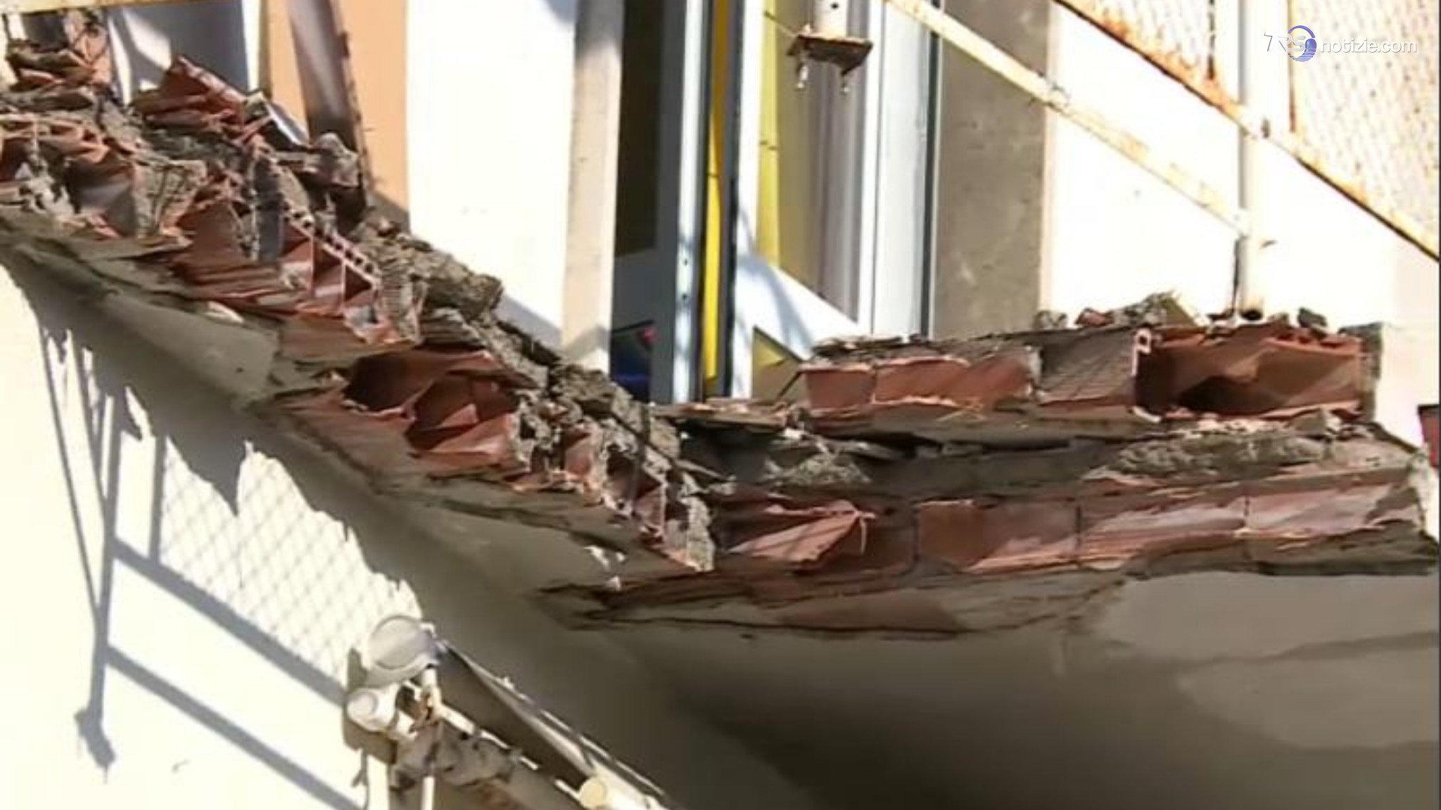 Livorno, cede balcone: donna muore precipitando dal terzo piano