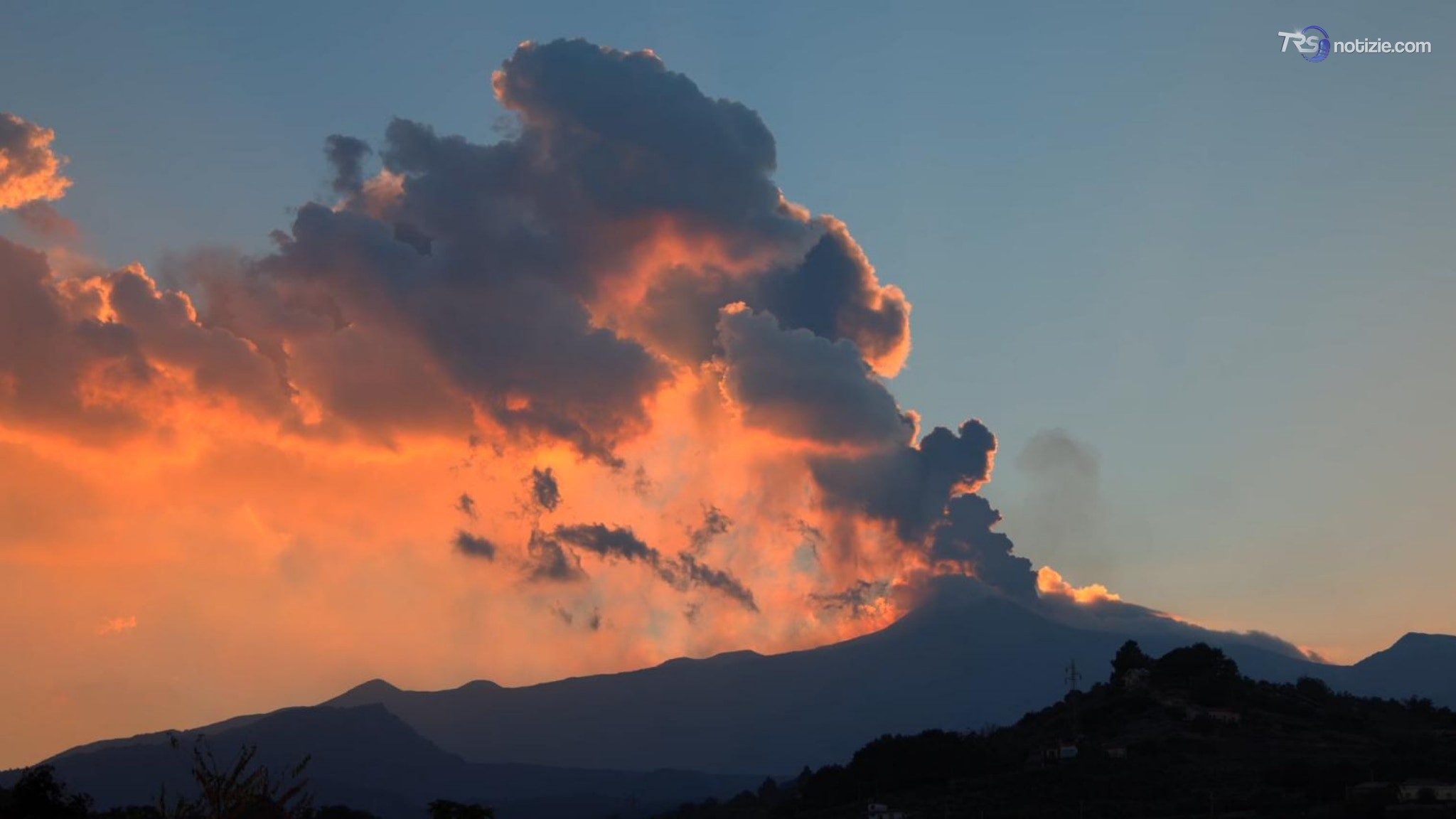 Etna, riparte intensa attività esplosiva