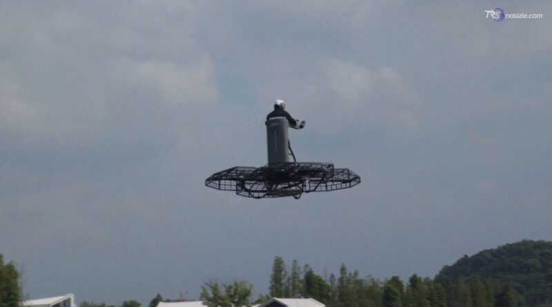Volare in piedi: ecco il drone per passeggeri che si guida con due joystick
