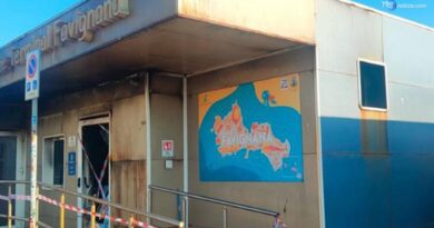 Favignana, a fuoco terminal di accoglienza