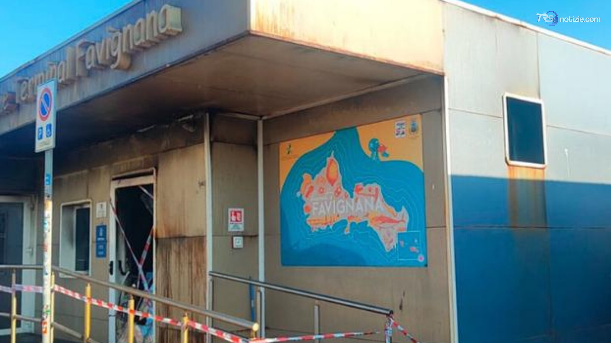 Favignana, a fuoco terminal di accoglienza