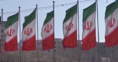 Scontro USA-Iran su Hormuz: Teheran respinge le affermazioni di Trump e nega trattative