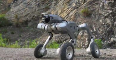 La corsa del robot-atleta che resiste all'acqua e carica 16 chili