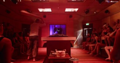 Il pubblico è in mutande, curioso rave nella sauna ad Edimburgo: il primo centro artistico con sauna