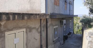 Uomo trovato morto in casa nel Reggino, sottoposta a fermo la moglie