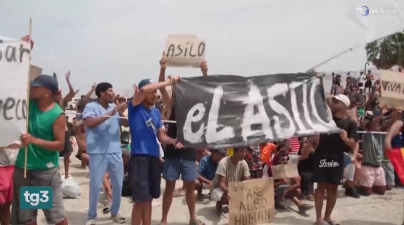 Ceuta, protestano i migranti per l'asilo: "Non torneremo indietro in Marocco"