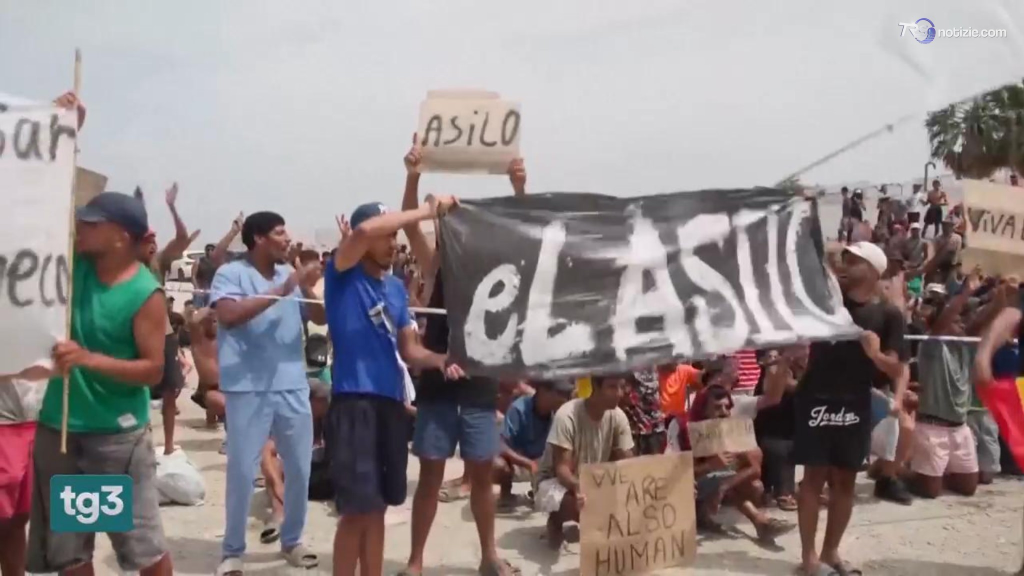 Ceuta, protestano i migranti per l'asilo: "Non torneremo indietro in Marocco"