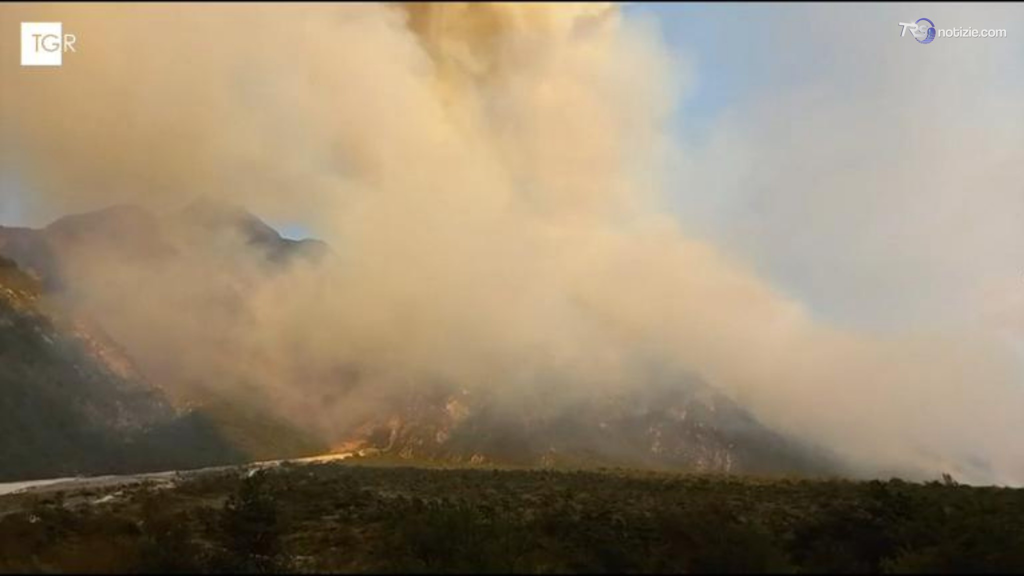 Incendi in Carnia, spegnimento ancora in corso