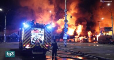 Raid russi su Kiev e Kryvyi Rih, pioggia di droni ucraini su Mosca: il conflitto infiamma le città