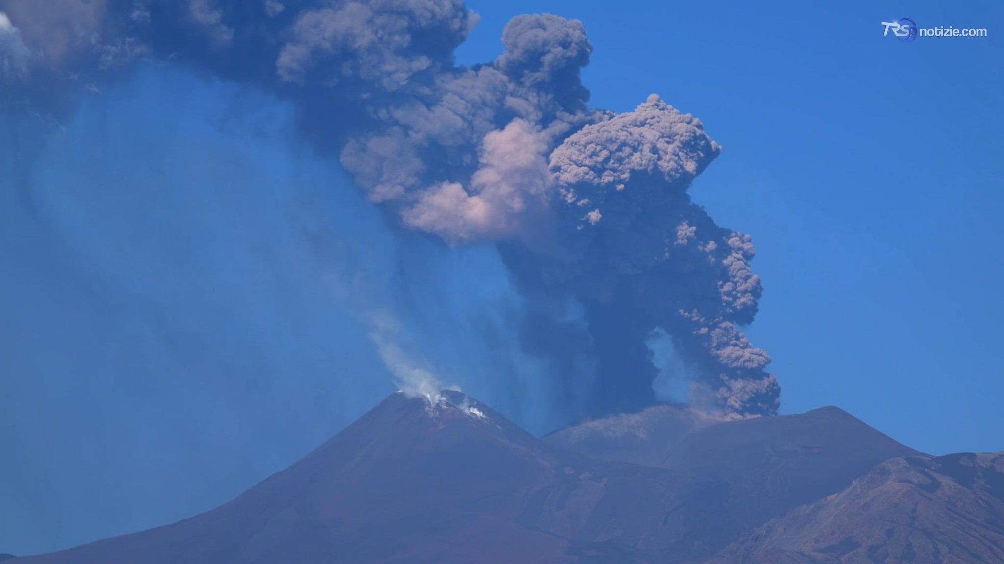 In zona vietata Etna, ucciso da fulmine