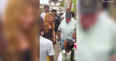 Colombia, Shakira visita le aree colpite dal sisma: "Un milione per ricostruire le scuole"