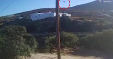 Elicottero precipita in Grecia: il momento dello schianto a Sifnos