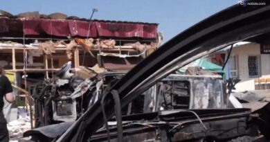 Raid russo su Kharkiv: almeno 10 morti, distrutte case e negozi. Zelensky promette ferma risposta